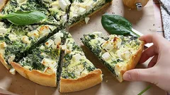 Quiche met spinazie en geitenkaas: eenvoudig, gezond en voedzaam. Een verrassende smaak
